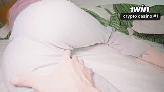 Můj soused mě vzbudil, abych ošukal moje sladké, přání díry