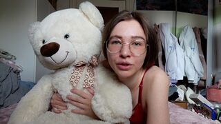 Nejkrémovější teenagerka na světě je píchat medvídka