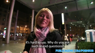 PublicAgent - blondýnka vyzvednutá na čerpací stanici