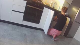 Sexy manželka kurva soused v kuchyni - skutečný podvod