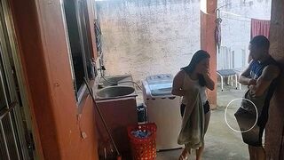Žena je pryč, služka nemohla odolat mému ztuhlému ocasu