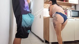 Riskantní sex s přítelem mého manžela, nemohl jsem odolat jeho ztuhlému ptákovi!