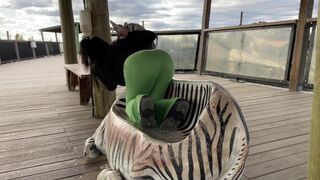 Poté, co navštívil divokou zoo, ošukal tu velkou asijskou holku a dostal se jí do kundy