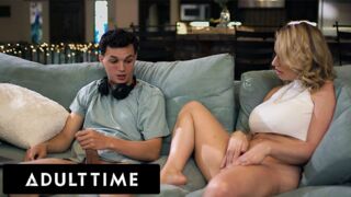 Dospělý čas Exclusive - Hot MILF chytá jeho nevlastní syn masturbuje a připojí se k němu