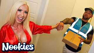 Mandy Monroe speciální donáška klobásy a horký kurva na Nookies Channel