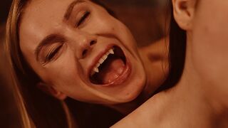 Blond Vampire Ural Nancy Ace Matty Mila na Upírském kanálu - Pasivní lesbická scéna s červeným kouskem
