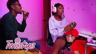 Twistys 'hvězdy, Hazel Grace a Rissa May horké lesbické dobrodružství s velkými kozy a kočička lízání