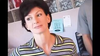 Sharon Mitchell saje jeho péro jako manželka a anální Mark Wood ve vintage stylu