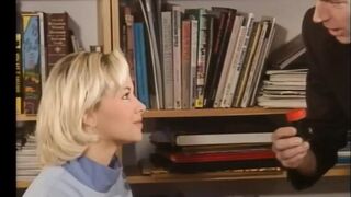 Naplnit jejich zadky s velkými ptáky ve vintage porno celý film