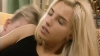 Timea Margot dostane velký péro v první epizodě retro Lover 's Lane