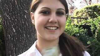 Carmella Diamondová a 18letá puberťačka s malými kozami, která si přišla pro domácí pomoc