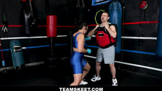 Malá šukačka po tréninku kickboxu