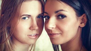 Sophia Laure a Violette Pink 's Hot Lesbian Weekend
