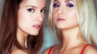Sexy lesbičky sání Cayla Lions a Silvie Luca
